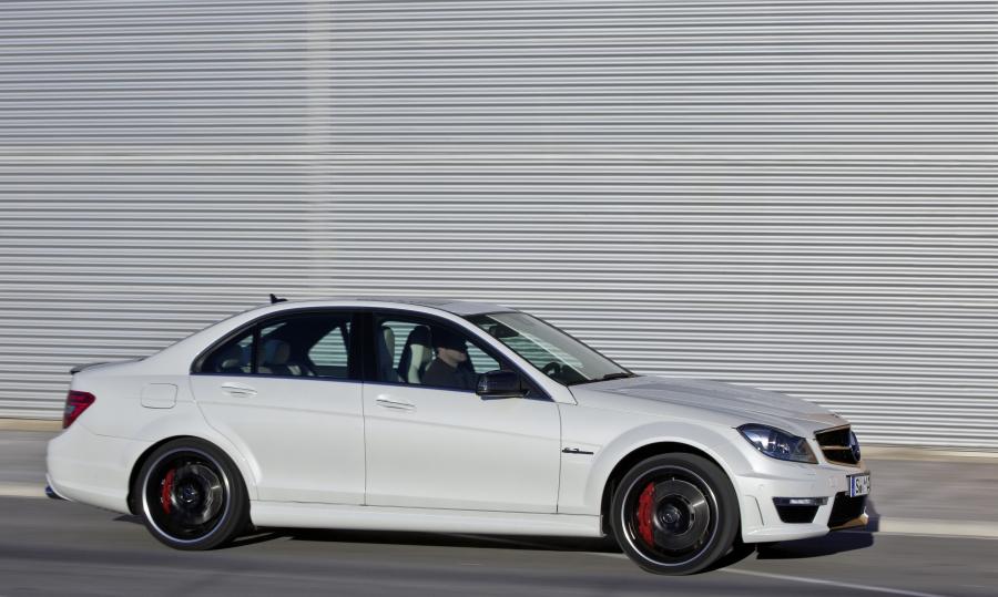  Mercedes-Benz C63 AMG 2011 года  (фото 12 из 25)